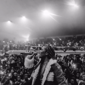 Ayra Starr performing to a crowd in Nigeria