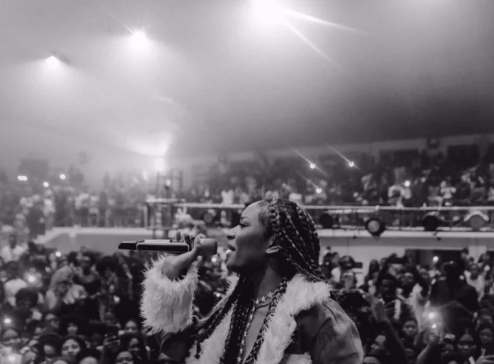 Ayra Starr performing to a crowd in Nigeria